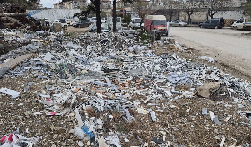 Eskişehir Baksan’da Çevre İsyanı: Sanayi Sitesi Moloz ve Mermer Atıklarıyla Doldu!