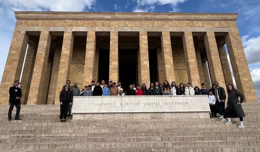 Mahmudiyeli Öğrencilerin Ankara Heyecanı: İlk Durak Anıtkabir!