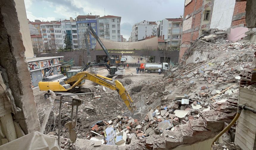 Eskişehir’de Yıkım Skandalı Büyüyor: "Ev Beşik Gibi Sallanıyordu"