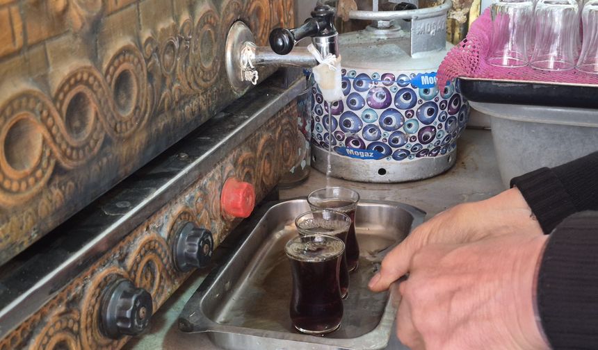 Eskişehir'de İlginç Görüntü: Elektrikli Motosikletle Çay Servisi