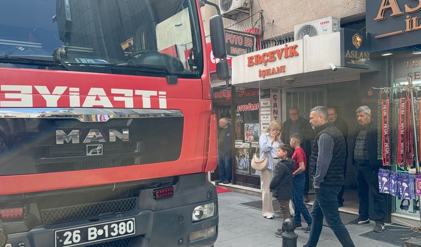Eskişehir’de Esnafı Sokağa Döken Duman
