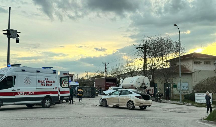 Eskişehir Batıkent’te Zincirleme Kaza: 4 Araç Birbirine Girdi, 7 Yaralı