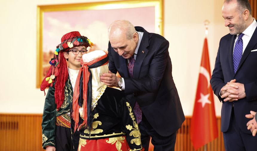 TBMM Başkanı Kurtulmuş Dünya Çocuklarını Mecliste Kabul Etti