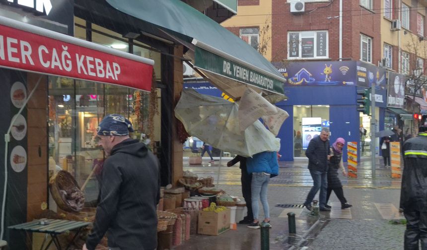 Şiddetli Rüzgar ve Yağmur Eskişehir’i Teslim Aldı
