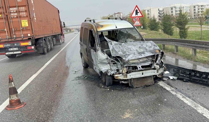 Polis Noktasında Korkutan Kaza: Sürücü Direksiyon Başında Felç Geçirmiş!