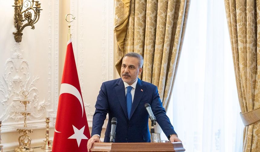 Bakan Fidan Londra’da Türk vatandaşları ve iş dünyasıyla buluştu