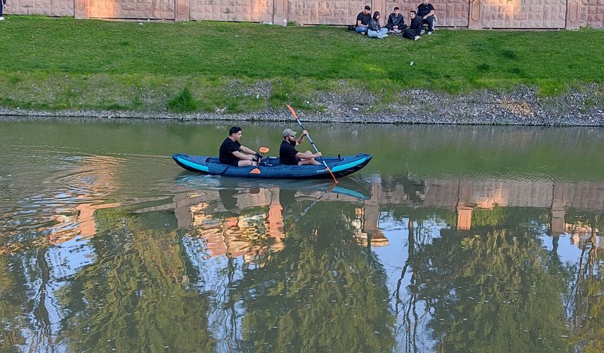 Eskişehir Kanlıkavak’ta Gençlerin Kano Keyfi!