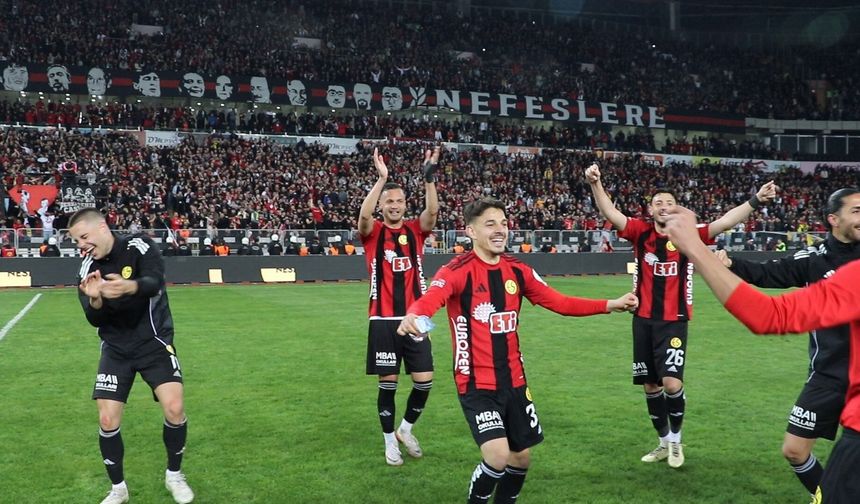 Eskişehir'de Tur Sevinci Çiftetelliyle Kutlandı!