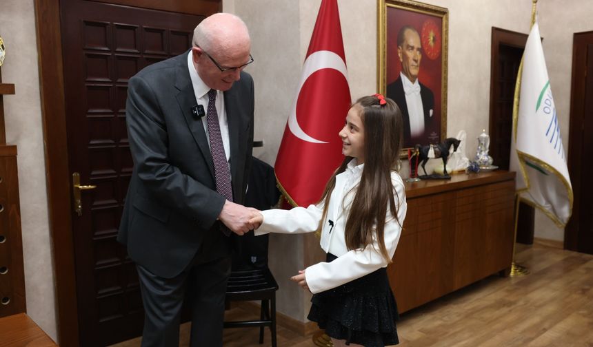 Odunpazarı’nda 23 Nisan geleneği minik Melis’e emanet