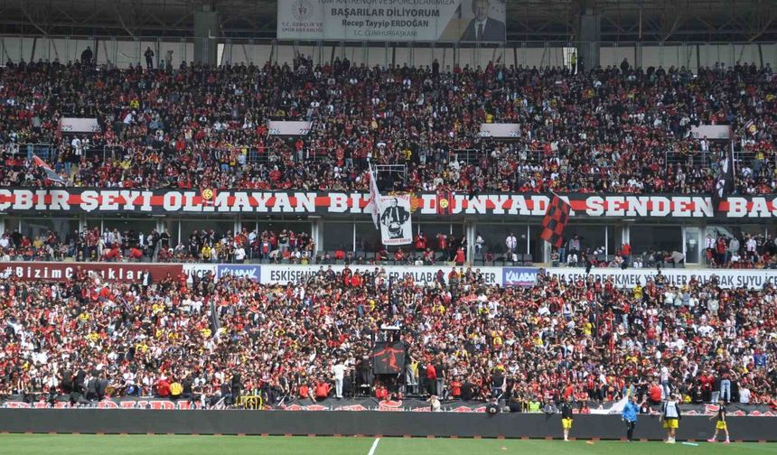 Eskişehirspor–Kütahyaspor Maçı Öncesi Tribünler Doluyor