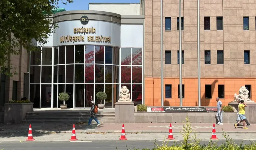 Eskişehir Büyükşehir Belediyesi: Yaya Yolu Geçici Olarak Kapatıldı