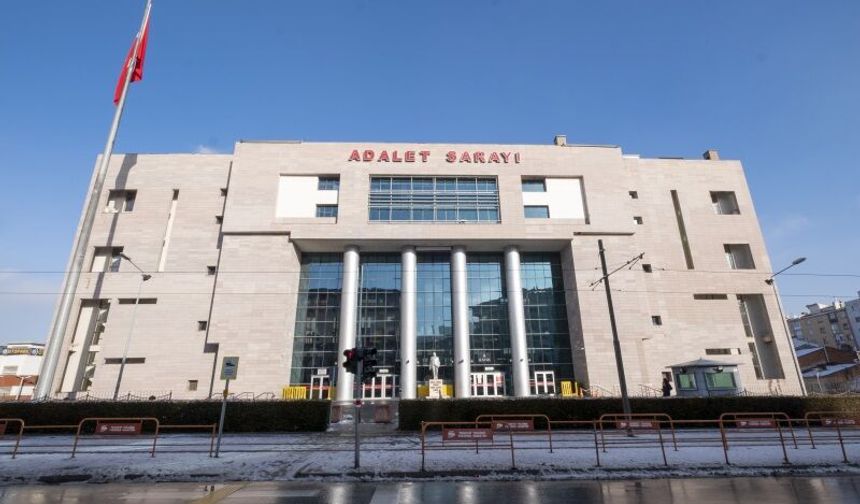Eskişehir Adliyesi’nde Hareketli Dakikalar: Firari Şahıs Her Yerde Aranıyor!