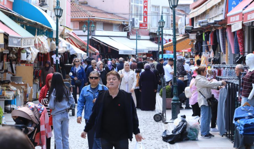 Hamamyolu’nda Bahar İstilası: Güneşi Gören Caddelere Akın Etti!
