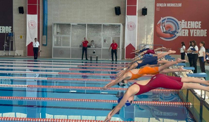 Eskişehir’de Yüzme Şöleni: 256 Sporcu Ulusal Gelişim İçin Kulaç Attı!