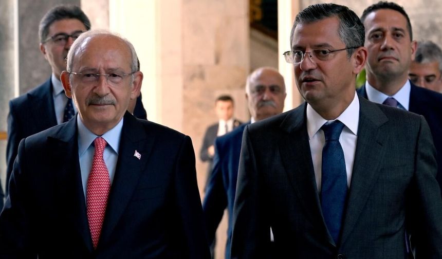 CHP'de Çift Başlı Bayramlaşma: Özel'den Anıtkabir Hamlesi!