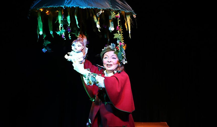 Rüzgârda savrulan yapraklar çocuklarla ilk kez buluştu