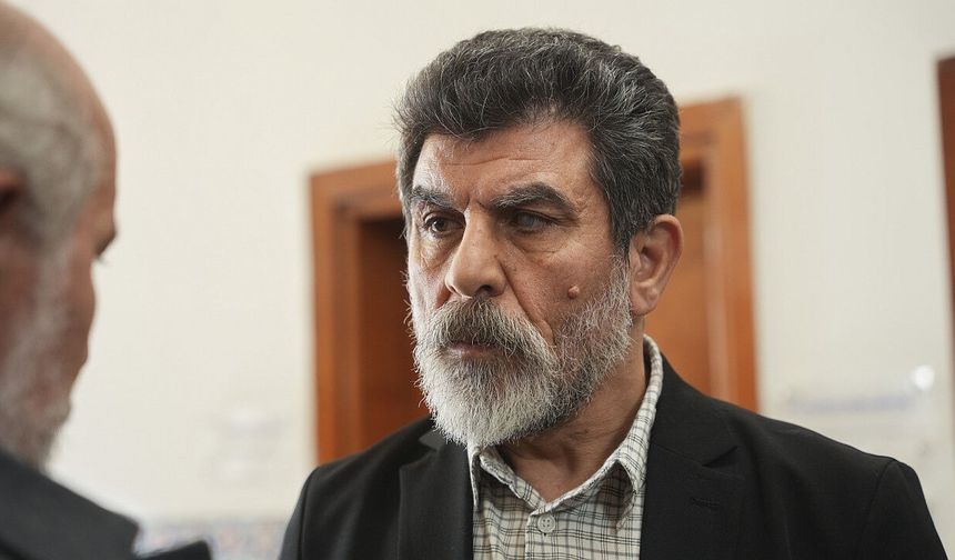 Grup Toplantısında Sürpriz İsim: Ünlü Oyuncu Sefa Zengin AK Parti Sıralarında!