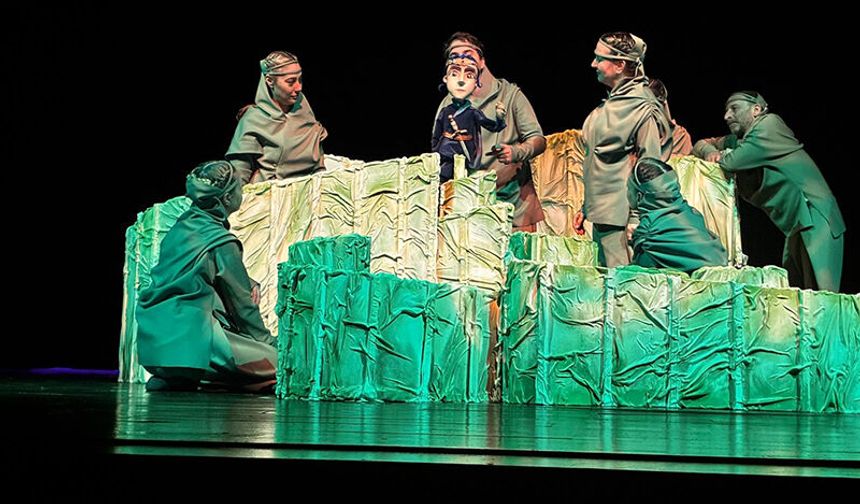 Eskişehir Şehir Tiyatroları’nın “Sihirli Flüt” Oyunu İstanbul’da sahnelendi