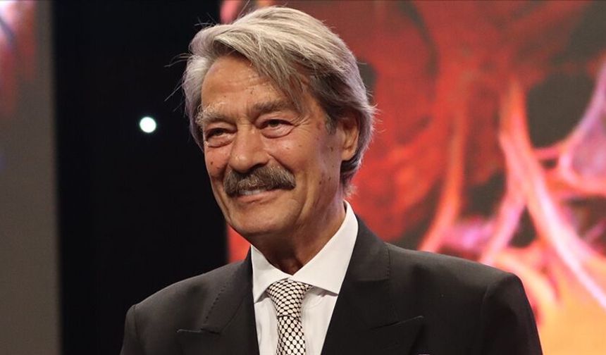 Kadir İnanır’dan Yıllar Sonra İlk Poz: Usta Sanatçı Ayağa Kalktı!