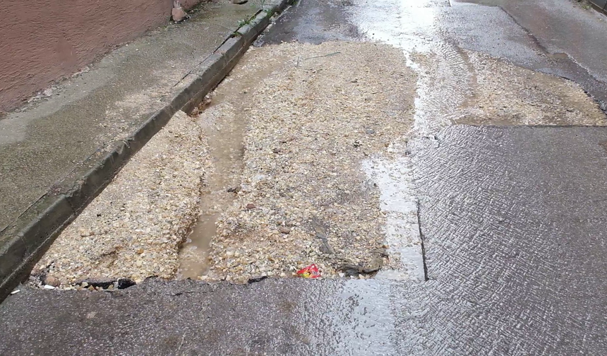 Hatıralar Sokak Sakinlerinden Yol Tepkisi: "Altyapı Bitti, Çukurlar Kaldı"