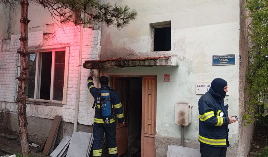 Evde çıkan yangında 1 kişi hayatını kaybetti