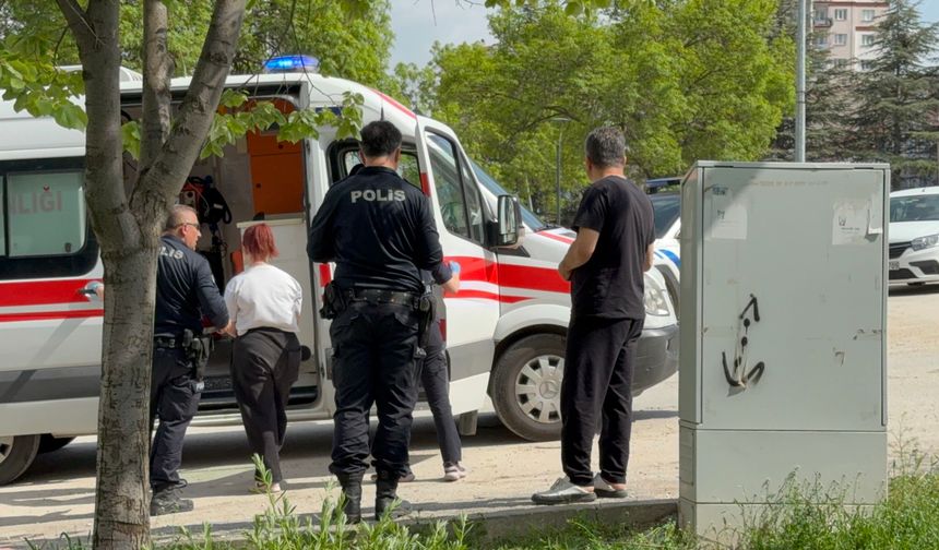'Erkek arkadaş' kavgasında 3 kız bıçakla yaralandı