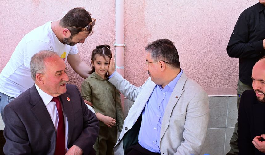 Vali Erdinç Yılmaz'dan Sazova Mahallesi'ne Anlamlı Ziyaret