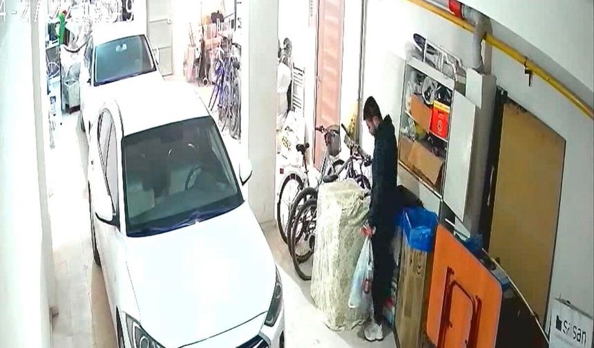 Eskişehir’in En "Rahat" Hırsızı: Hem İçeceğini İçti Hem Soydu!
