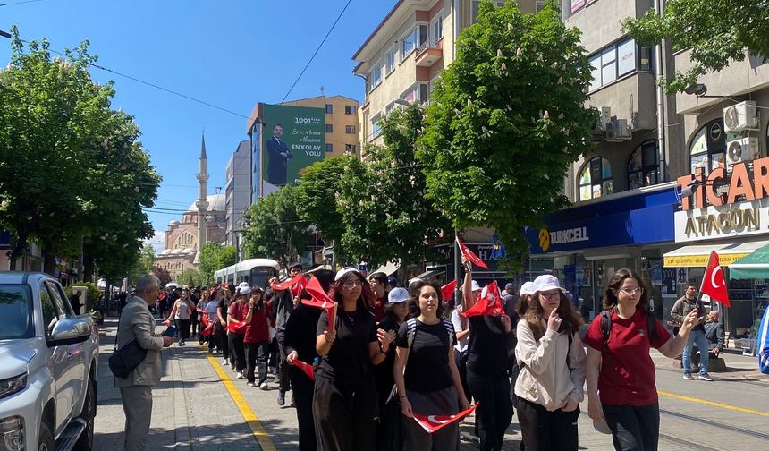 Eskişehir Gençliğinden Ulus Anıtı’na Dev Yürüyüş