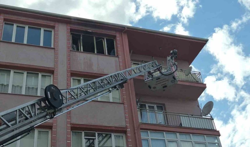 Eskişehir'de Yangından Sürünerek Kaçmaya Çalışan Kadın Yaşam Savaşını Kaybetti