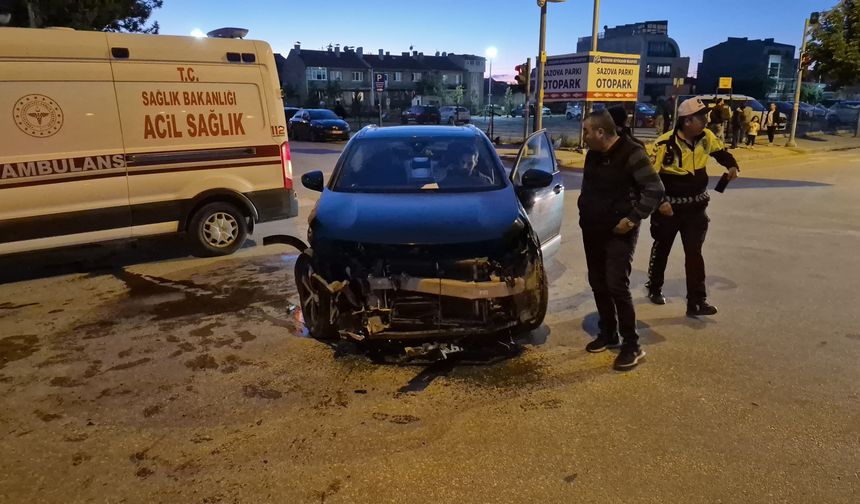 Sazova Parkı Girişinde Trafik Kazası: 2 Yaralı