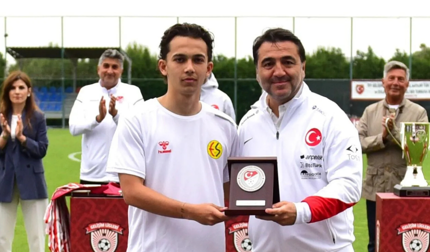 Ozan İsmail’e büyük onur