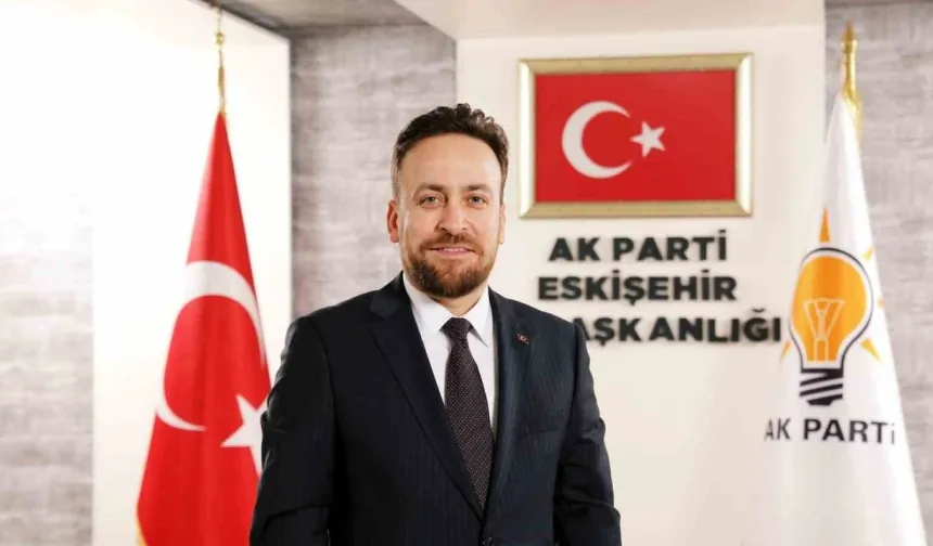 AK Parti Tepebaşı İlçe Başkanı Tunç: "Çimler Diz Boyu, Şaibeler Büyük!"
