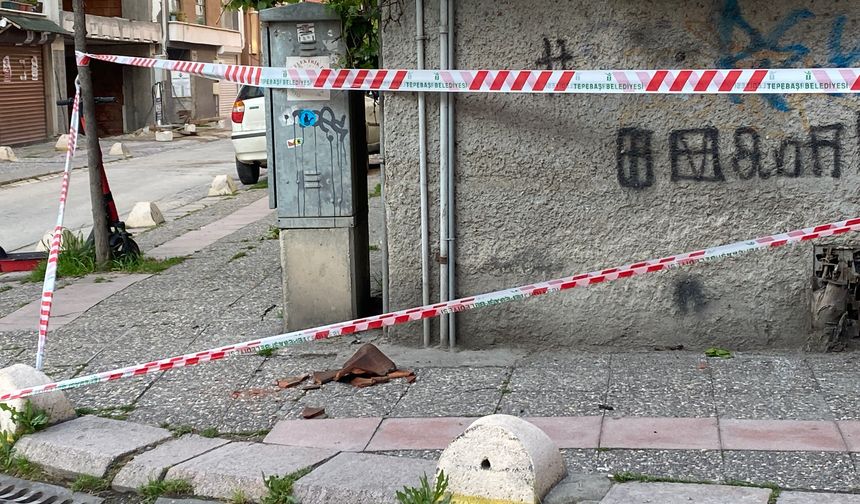 Eskişehir'de Kiremitler Düştü Ekipler Harekete Geçti