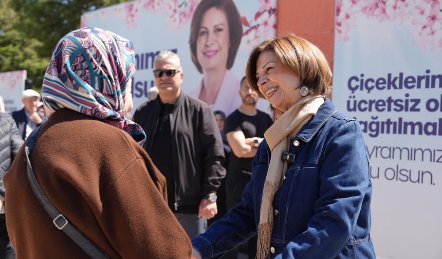 Başkan Ünlüce vatandaşlarla bayramlaştı