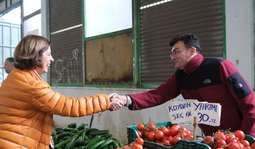 Başkan Ünlüce Pazarcılarla Bayramlaştı!