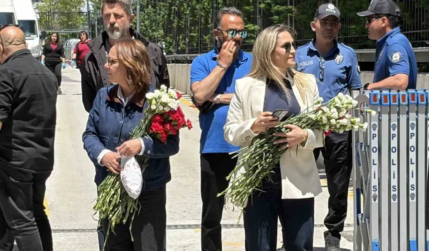 Kemal Kılıçdaroğlu Göreve Dönüşünün Ardından Genel Merkezde Karşılandı