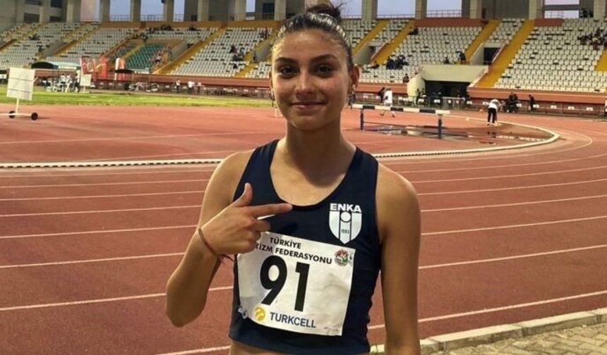 Elif Naz İtalya’da kürsüye çıktı