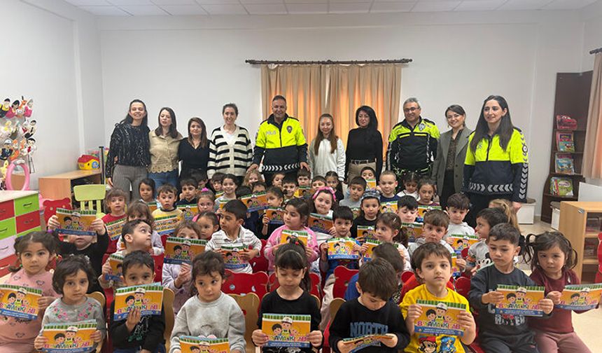 Es Çocuk Evi’nde minik öğrencilere uygulamalı trafik eğitimi