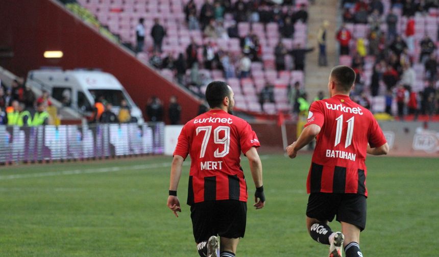 Futbolcular yönetimden haber bekliyor