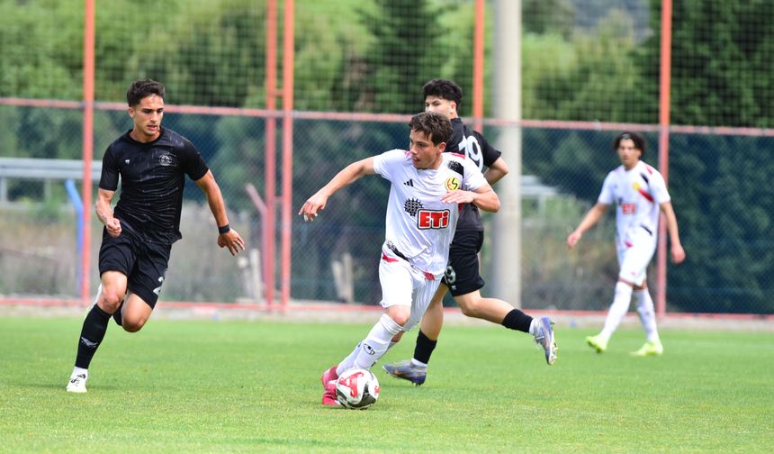 Genç Şimşekler finali son anda kaçırdı