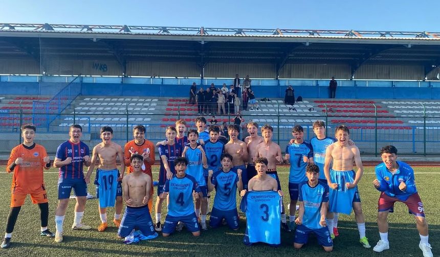 Demirspor U13 sezonu galibiyetle kapattı