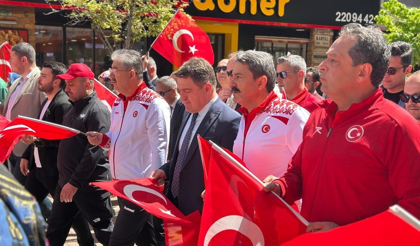 Gençlik Haftası coşkusu Eskişehir sokaklarına taşındı