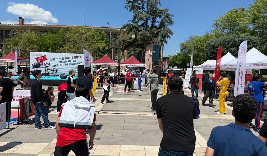 Gençlik Festivali Valilik Meydanı’nda Devam Ediyor!