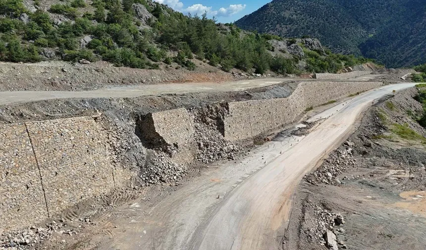 Eskişehir-Sarıcakaya Yolunda Duvar Göçüğü