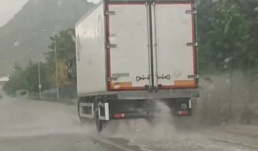 Sivrihisar'da Sağanak Hayatı Felç Etti!
