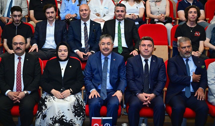 Vali Yılmaz'dan Gençlere Destek: "Eskişehir'in En Güçlü Sesi, Gençlerin Sesi"