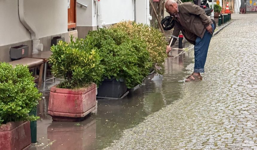 Eskişehir’de İlginç Görüntü: Altyapı Sorununu "Çiçek Sulayarak" Çözdü