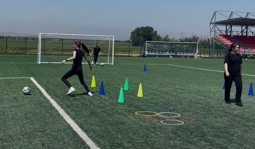 Eskişehir'de Kız Çocuklarına Yönelik Ücretsiz Futbol Kursu