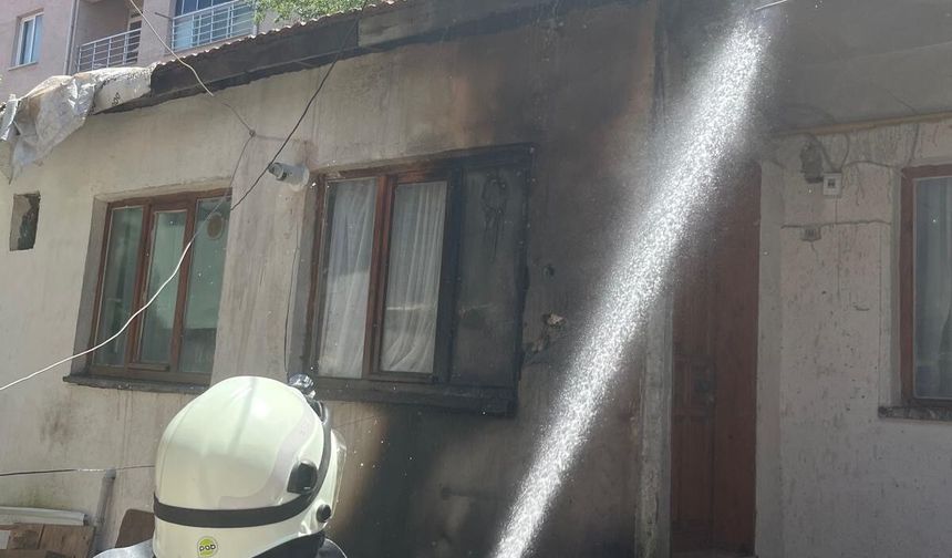 Eskişehir'de Müstakil Evin Çatısında Yangın Çıktı